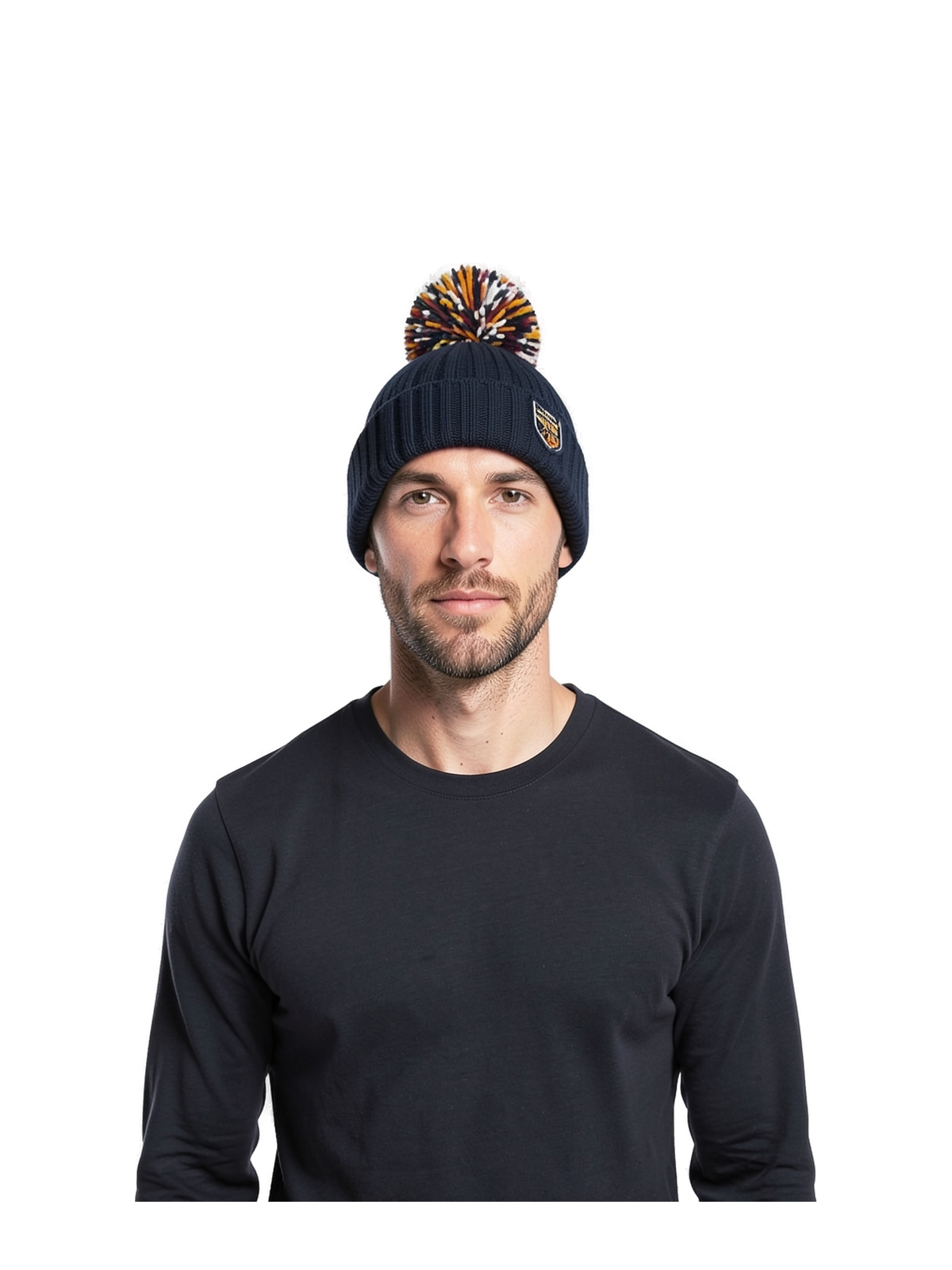 B390 - Hygge Beanie — portada con modelo ajustada