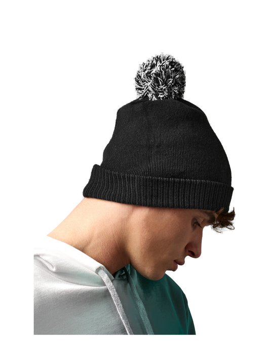 B450R - Recycled Snowstar® Beanie — portada con modelo