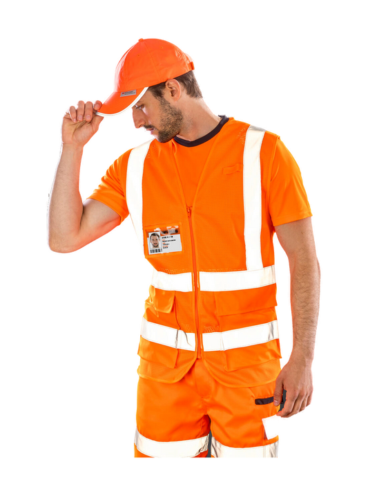 R479X - Executive Cool Mesh Safety Vest — portada con modelo