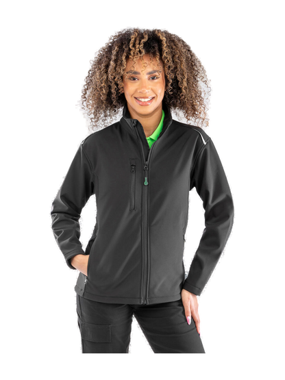 R900F - Womens Recycled 3-Layer Printable Softshell Jacket — portada con modelo