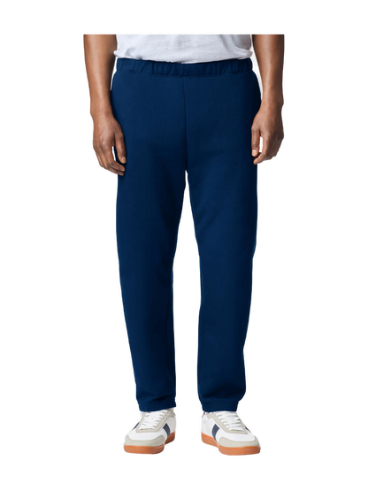 SF100 - Softstyle Midweight Adult Pocket Sweatpants — portada con modelo