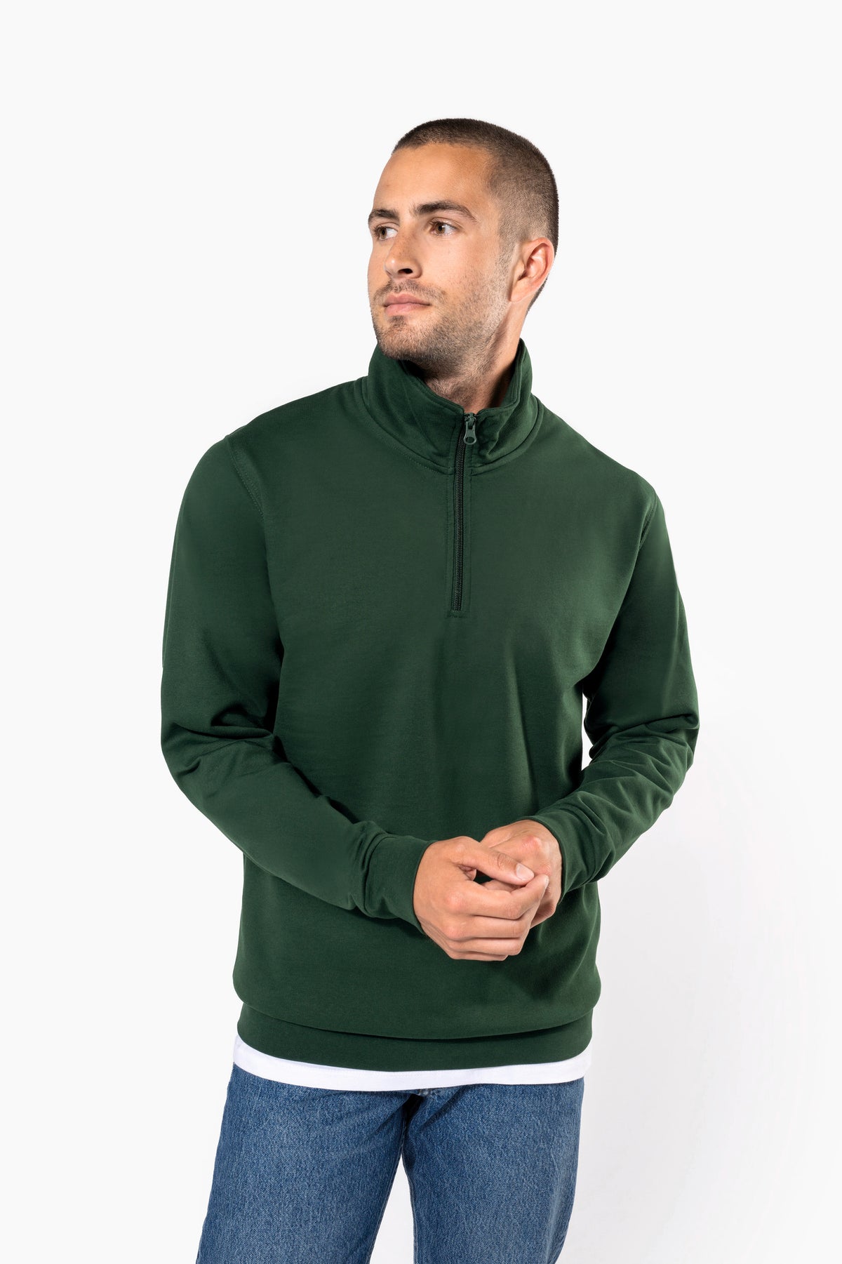 K478 - Sudadera 1/4 cremallera - Forest Green - fotografía oficial con modelo