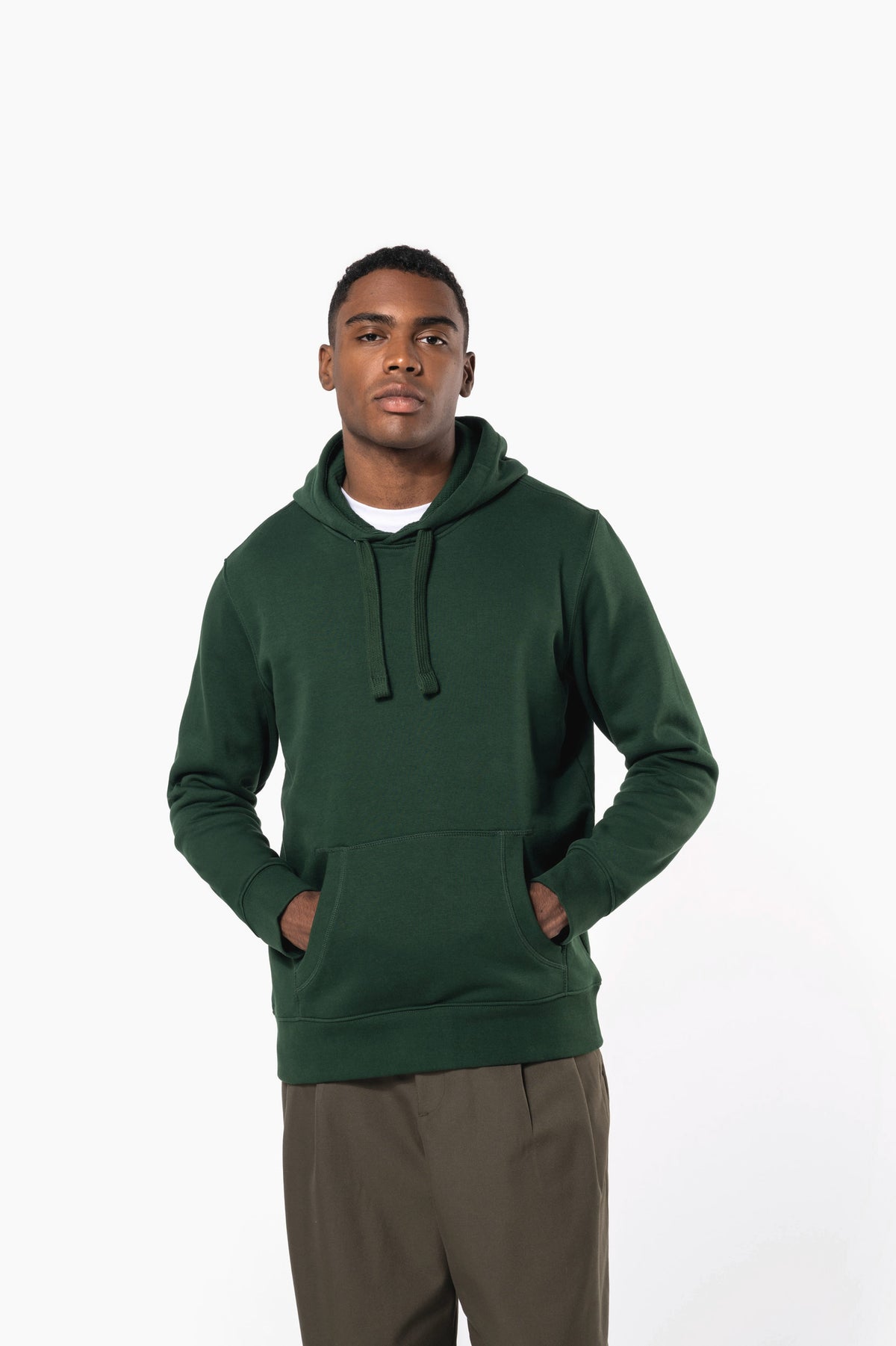 K489 - Sudadera con capucha - Forest Green - fotografía oficial con modelo